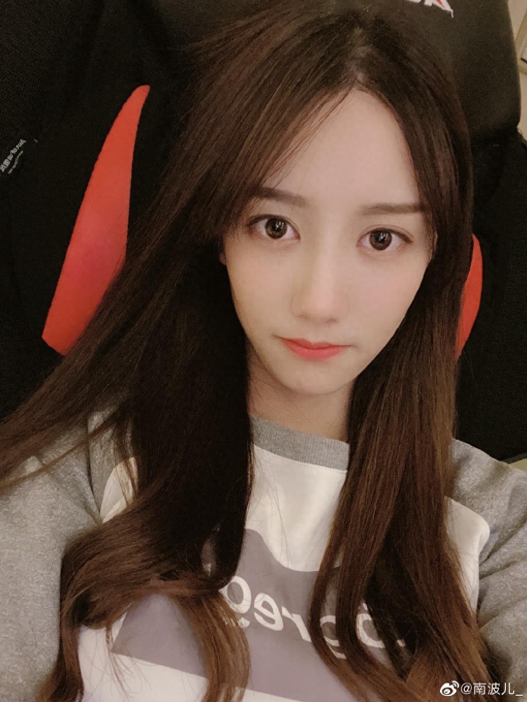南波儿，斗鱼直播平台签约主播