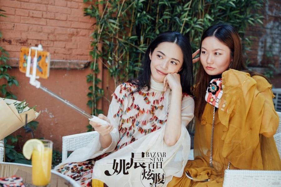 姚晨挺着大肚子“炫腹”拍写真，中国版大嘴朱莉怀孕了也一样美