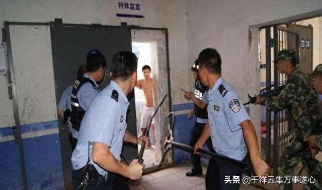 狱警带你揭开看守所生活到底有多苦，进去第一件事就让人难以置信