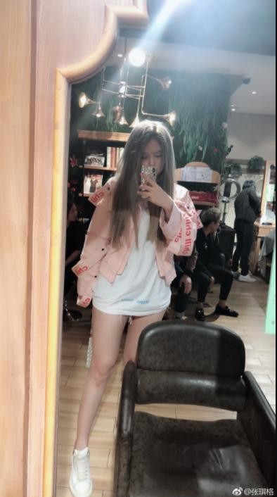 斗鱼主播琪格(主播张琪格为嘉年华秒杀一众女主播)(1)