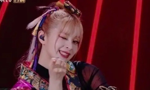 爷青回!美依礼芽初舞台《极乐净土》 歌声一出燃炸全场