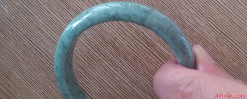 假玉镯对身体有害吗