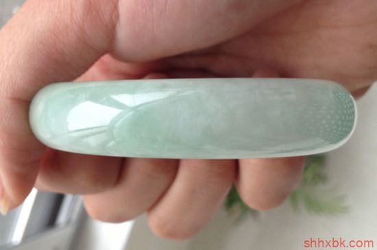 假玉镯对身体有害吗