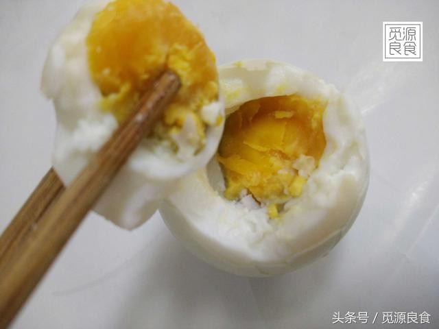 怎样快速腌制咸鸭蛋的最佳方法（咸鸭蛋腌制的两种方法）(13)