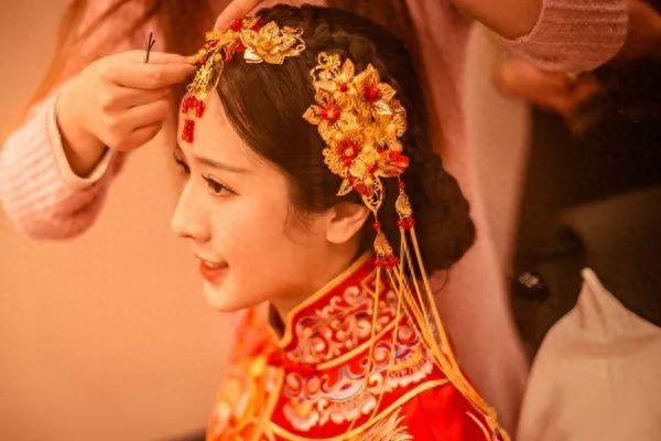 网恋奔现等于见光死？他们成功奔现，还办了游戏婚礼？