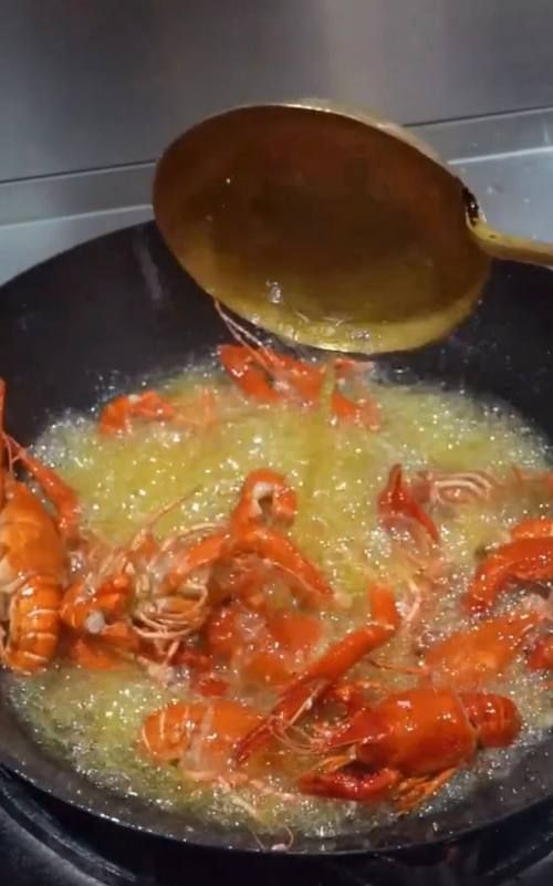 炸小龙虾的油还能用第二次吗