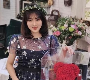 ROSEONLY惊艳程潇生日，玫瑰花熊可爱奢华