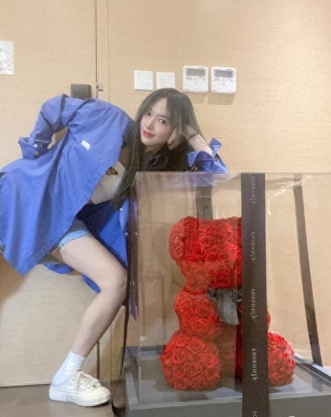 ROSEONLY惊艳程潇生日，玫瑰花熊可爱奢华