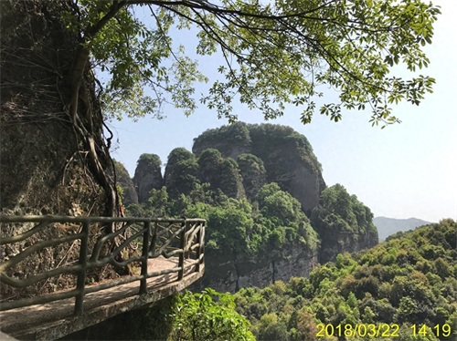 五指石是人文古迹”三大景观,具雄、险、奇、秀、幽、古的特色