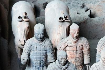 兵马俑的来历,兵马俑,三个坑的来历?图2