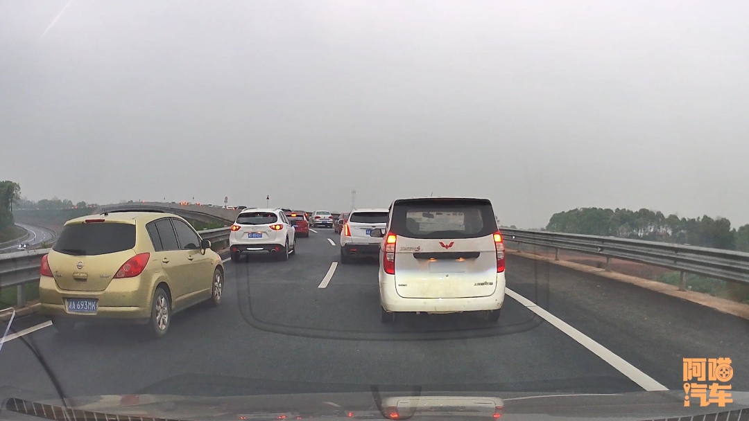 节假日高速免费时间是按进的时间算吗 不要搞混了!