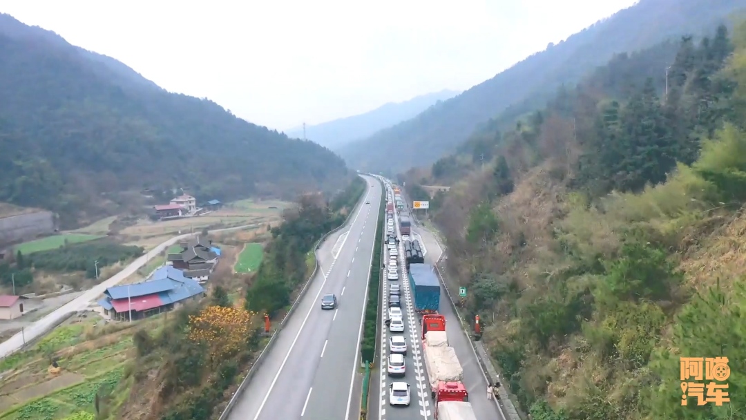 节假日高速免费时间是按进的时间算吗 不要搞混了!