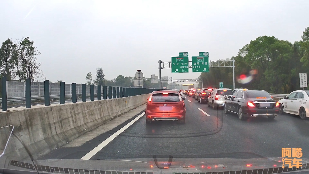 节假日高速免费时间是按进的时间算吗 不要搞混了!