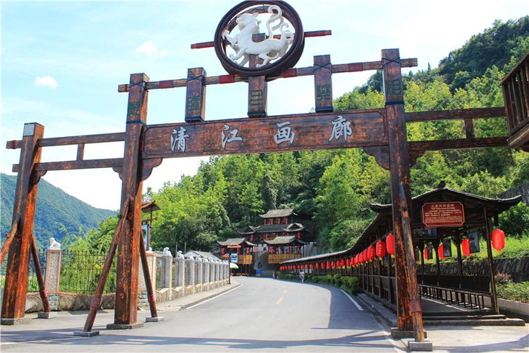 3.民族风情旅游区，包括柳江源风景区、民族风情园和柳江画廊旅游区。