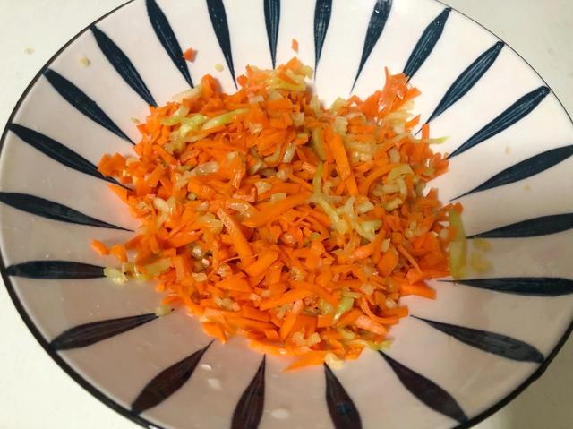 香掉牙千层饼的做法 换个做法鲜掉牙(5)