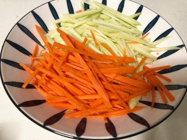 香掉牙千层饼的做法 换个做法鲜掉牙(4)