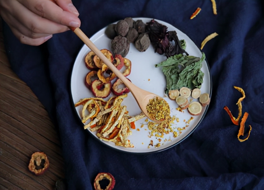 煮苹果红枣水能够消积食?医生:要想孩子脾胃好,常吃3种水果