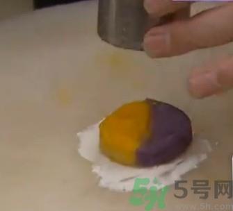 水晶月饼用的什么粉?水晶月饼的做法及配方 水晶月饼用的什么粉?水晶月饼的做法及配方