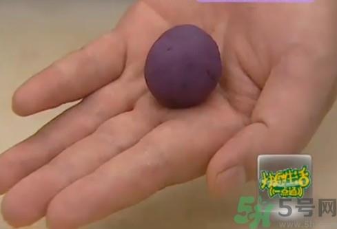 水晶月饼用的什么粉?水晶月饼的做法及配方 水晶月饼用的什么粉?水晶月饼的做法及配方