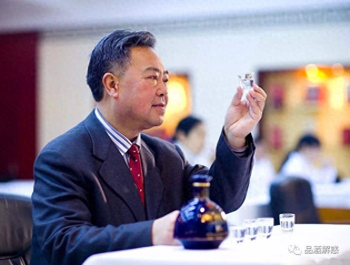 你真的会品酒吗?白酒品鉴的三个步骤