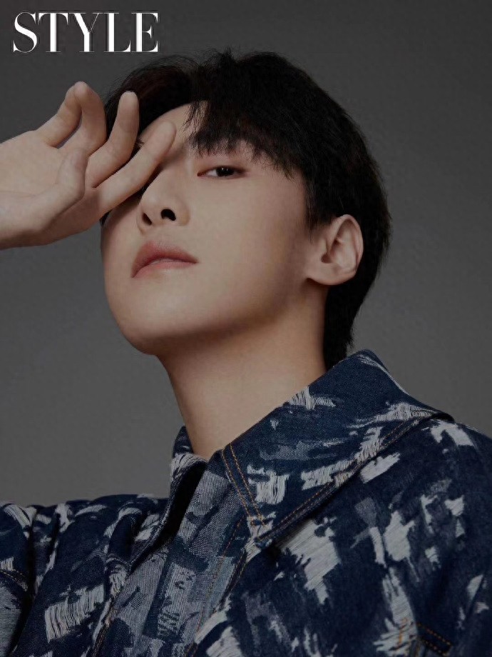 UNINE男团成员嘉羿大片，现代潮流vs摩登时尚，怎么拍都好看系列