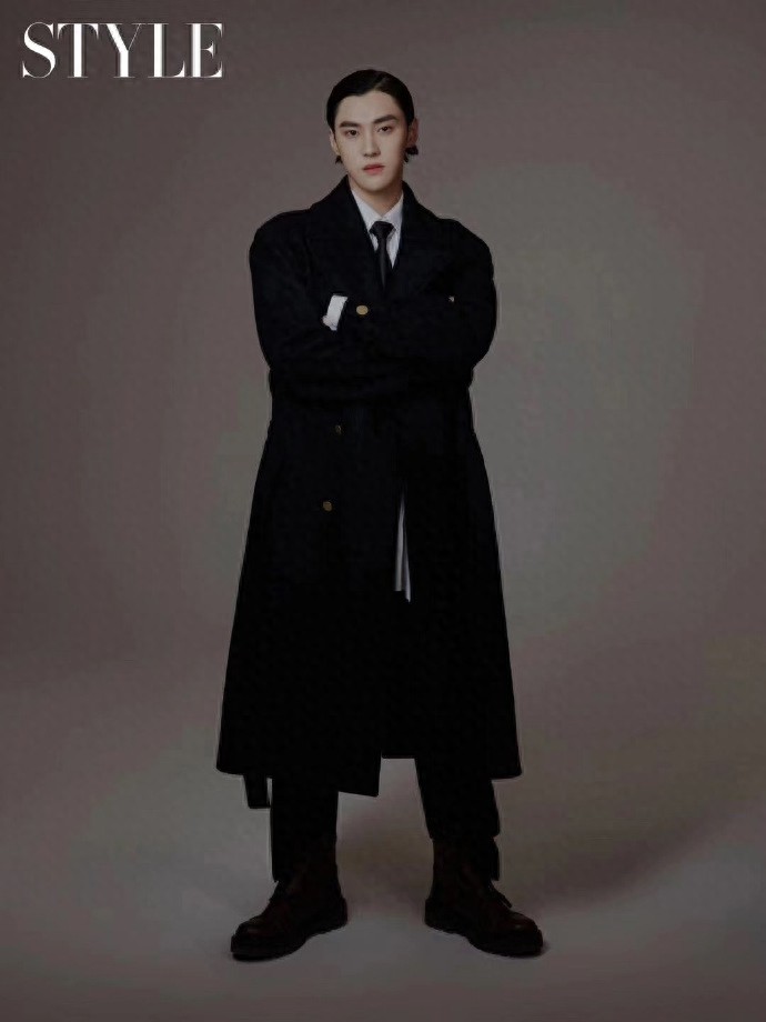 UNINE男团成员嘉羿大片，现代潮流vs摩登时尚，怎么拍都好看系列