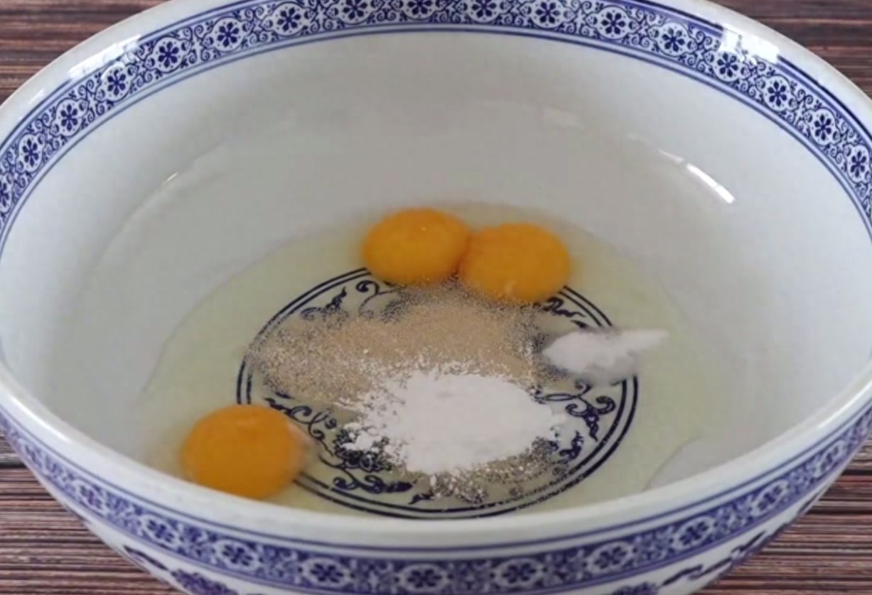 家常版油条这样做，全程只需半小时，蓬松酥脆，晾凉也不硬