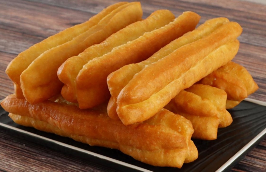 家常版油条这样做，全程只需半小时，蓬松酥脆，晾凉也不硬