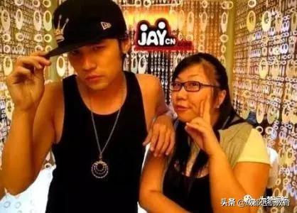 如何才能当明星的经纪人(普通人是怎么当上明星经纪人的)(2)