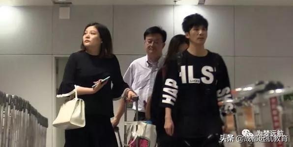 如何才能当明星的经纪人(普通人是怎么当上明星经纪人的)(8)