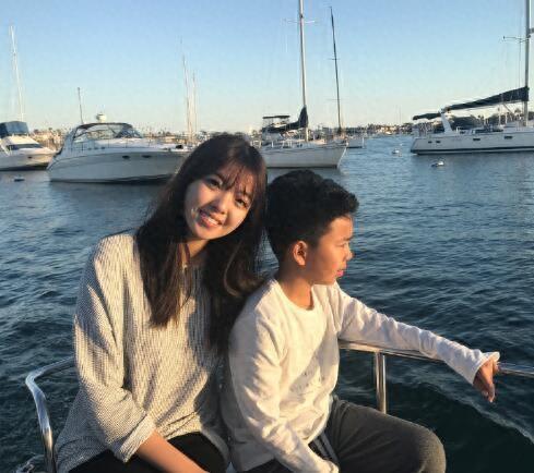 王中磊的女儿初长成，个子几乎和爸爸一样高！这背影看着好甜美