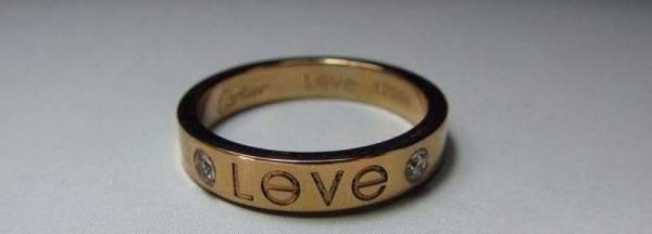 女的戴戒指中指,女生中指戴戒指的含义图7