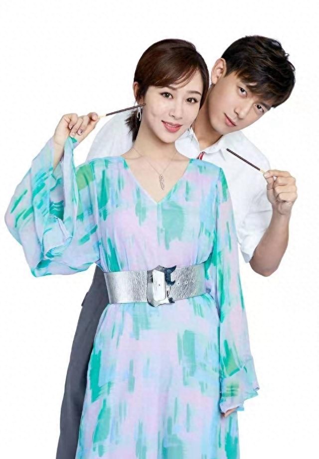 杨紫晒合照祝福李现生日，新晋荧幕CP，友情之上恋爱未满