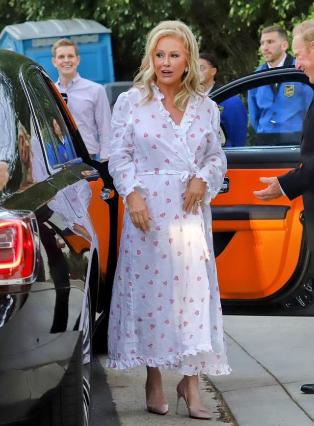 希尔顿家族两位名媛(名媛帕里斯希尔顿大婚)(5)