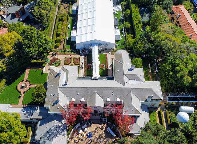 希尔顿家族两位名媛(名媛帕里斯希尔顿大婚)(4)