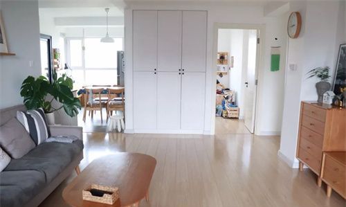 水泥地灰尘打扫小妙招,地板上的水泥灰用什么方法去除掉图1