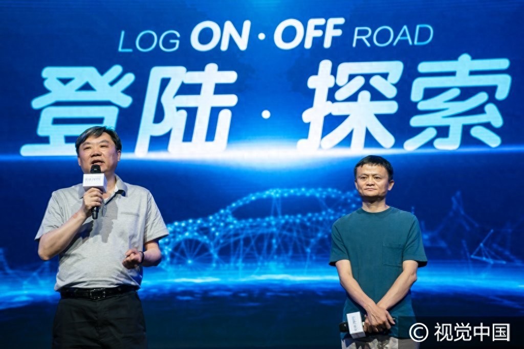 马云站台世界首辆超级互联网SUV荣威RX5上市发布会