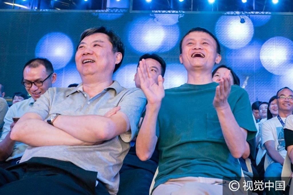 马云站台世界首辆超级互联网SUV荣威RX5上市发布会