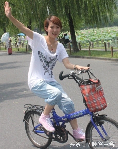 大鹏媳妇张文露一看就是能踏实过日子的，女儿长得像大鹏