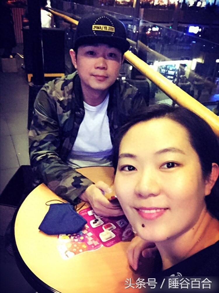 大鹏媳妇张文露一看就是能踏实过日子的，女儿长得像大鹏