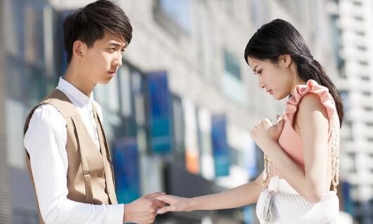 女朋友觉得订婚太早的原因