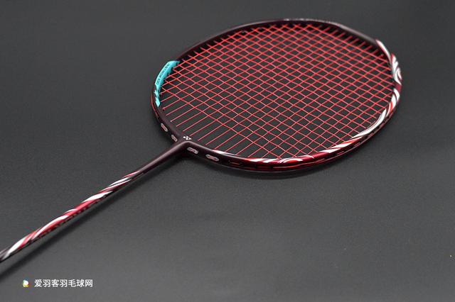 尤尼克斯十大经典羽毛球拍（盘点今年5大热门羽毛球拍）(1)