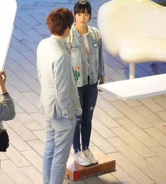 网友质疑张韶涵身高不止158，沈月不可能有160，全是衣服惹得祸