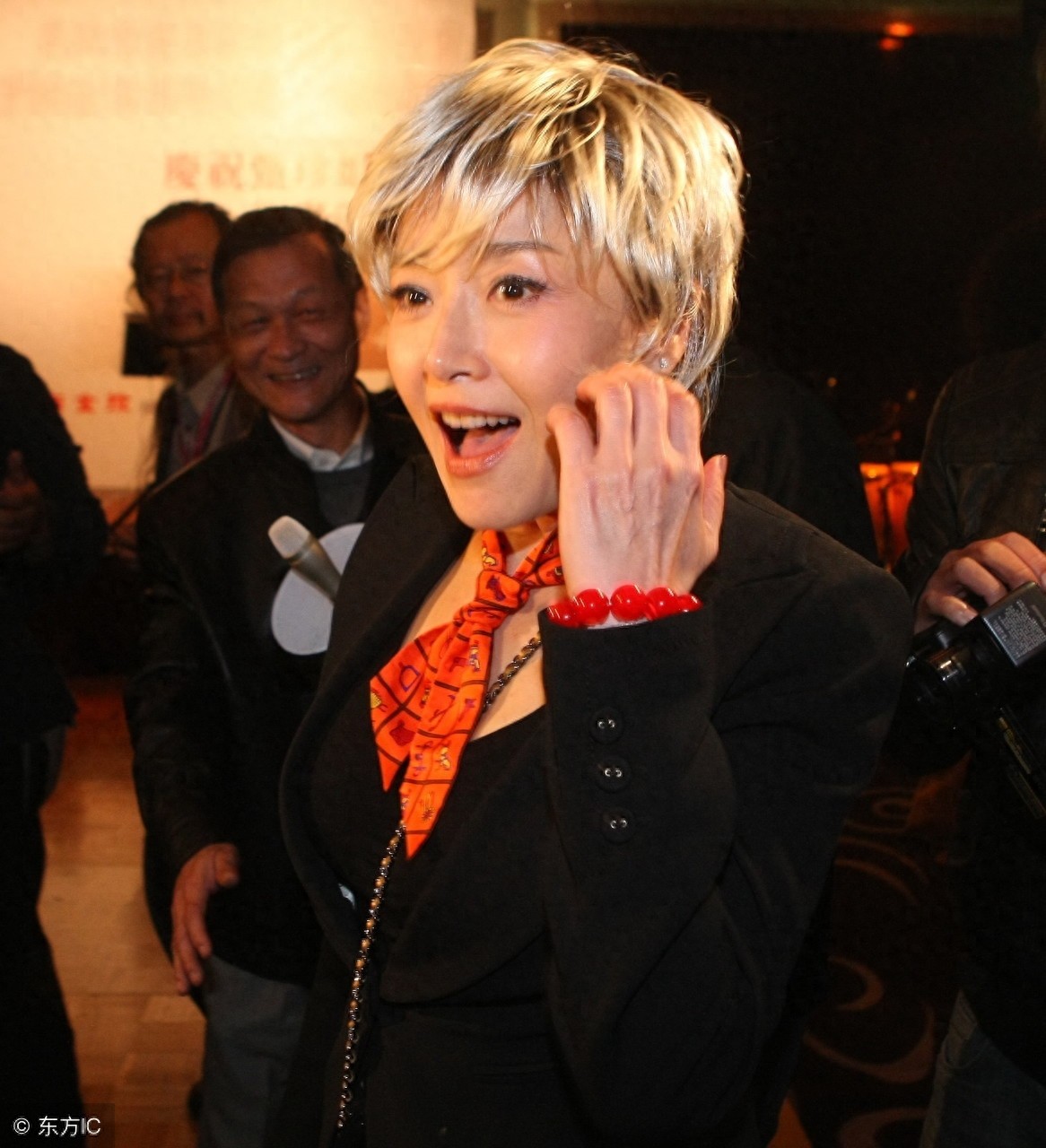 恬妞：万梓良前妻，女人味十足