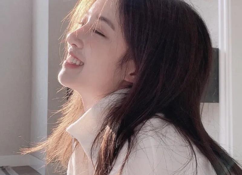 冰块一粒一粒往下边塞(往下边塞冰块可以吗) 冰块一粒一粒往下边塞(往下边塞冰块可以吗)