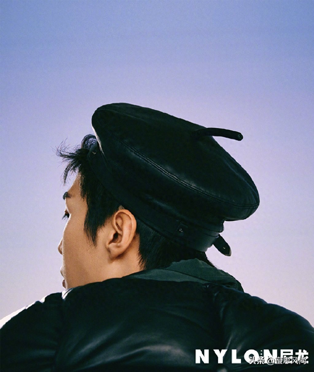 范丞丞最新封面大片，逐梦少年演绎多套造型，你最爱哪一套Look？