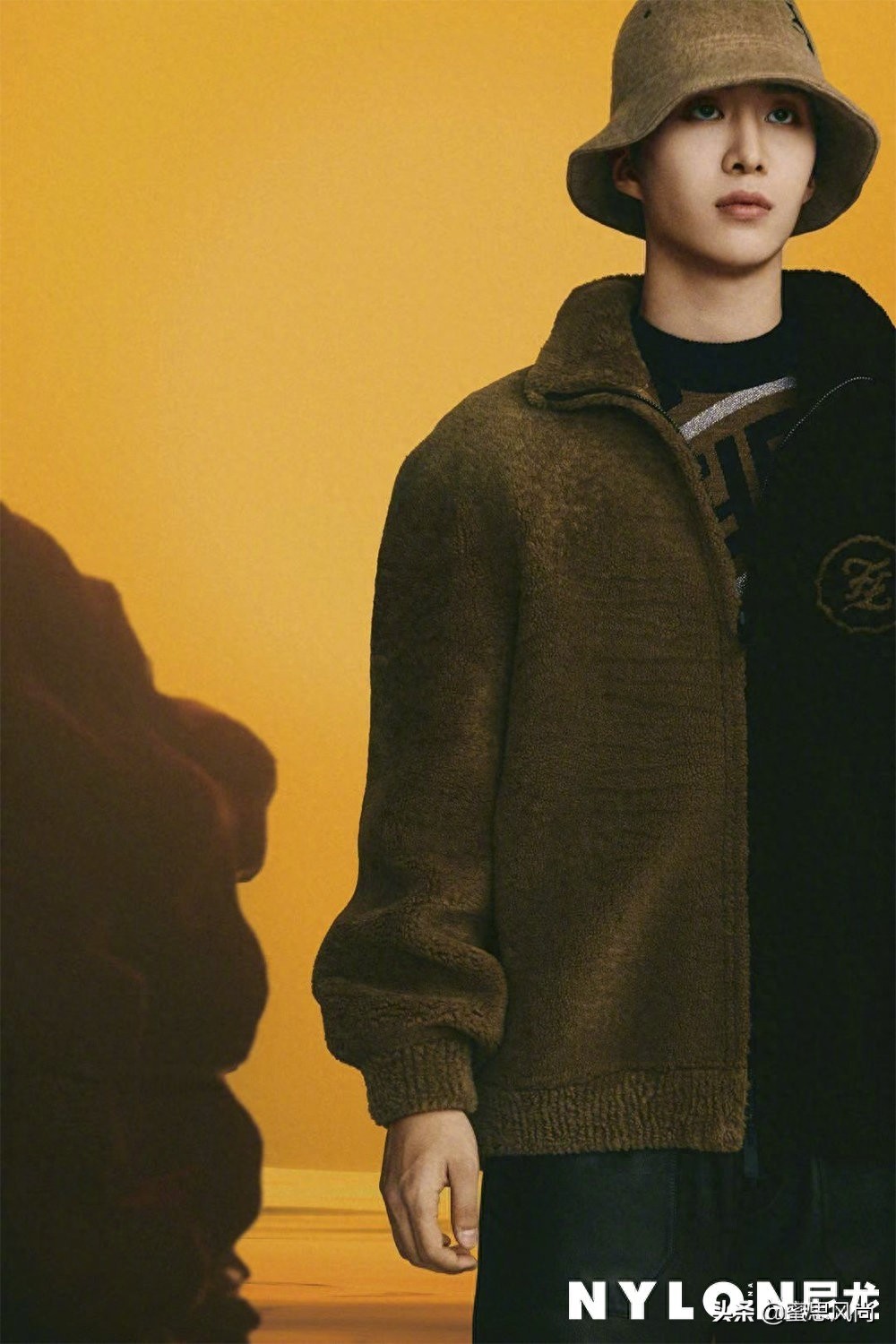 范丞丞最新封面大片，逐梦少年演绎多套造型，你最爱哪一套Look？