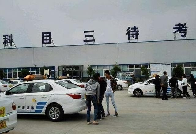 官方回应女子考科目三被别停(女孩考科目三上车8秒就挂科)(5)
